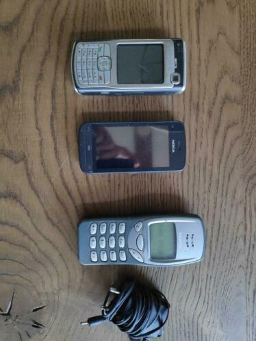 3 Nokia telefoons, defect.