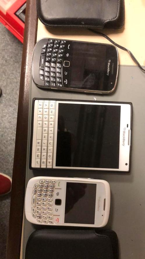 3 oude blackberry telefoon