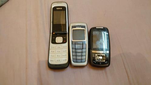 3 oude telefoons.