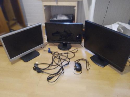 3 pc monitoren met kabels  1 muis