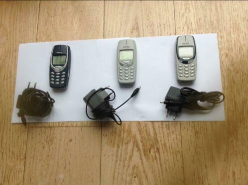 3 stuks Nokia 3310 met opladers.