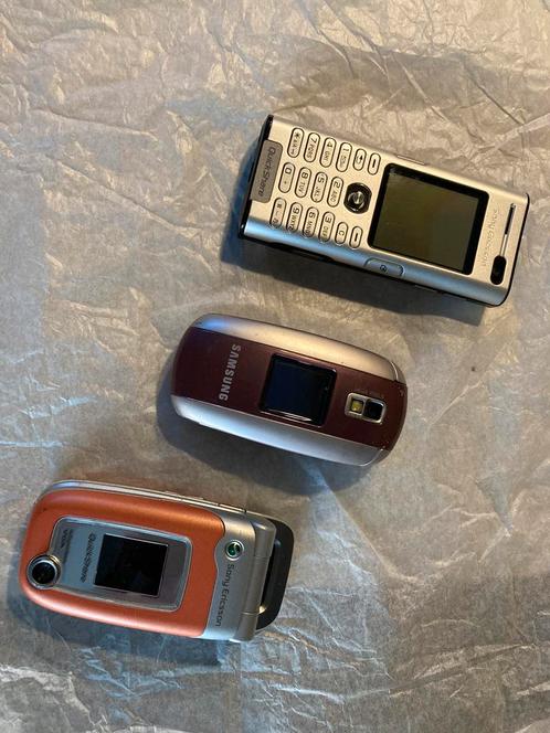 3 vintage mobiele telefoons