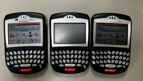 3 x Blackberry (2 x 7230, 1 x 7290)