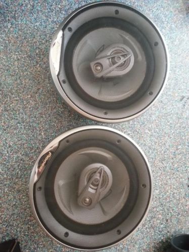 300 watt pioneer speakers (20cm) kort gebruikt