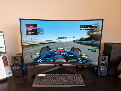 32 inch Samsung Curved QHD gaming monitor
