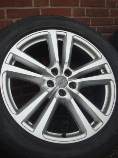 20 Inch Originele Audi Q5 TDI S-Line Velgen + Banden Steek 5x112