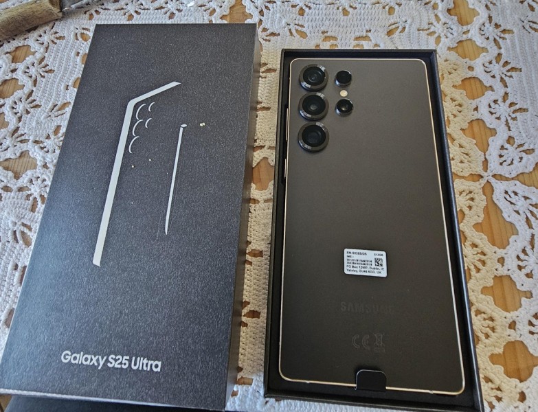 Original Apple iPhone 16 Pro Max, iPhone 16 Pro, iPhone 16, iPhone 16 Plus, iPhone 15 Pro Max, iPhone 15 Pro, iPhone 15, iPhone 14 Pro Max, Samsung Galaxy S25 Ultra , Samsung Galaxy S25,  Sony PlayStation PS5 PRO , Nintendo Switch 2 Console