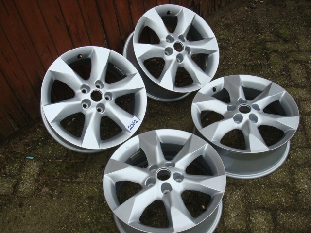 17 Inch Originele Nissan Velgen Steek 5x114,3