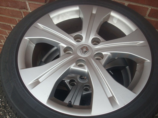 17’’Inch Originele Renault Megane Velgen en Banden 5x114.3