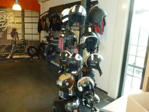 (391) Onine veiling HCS Motorcycles w.o. helmen etc.
