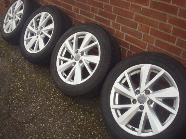 17 inch Original Audi Q2 T-ROC Ve;lgen en Banden Steek 5x112