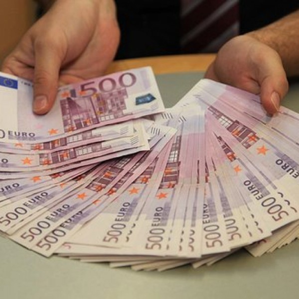 Hallo,  Ik bied internationale leningen aan.  Met een kapitaal dat gebruikt zal worden om leningen te verstrekken tussen particulieren, variërend van € 2.000 tot € 5.000.000 voor korte en lange termijn leningen aan alle serieuze particulieren in echt