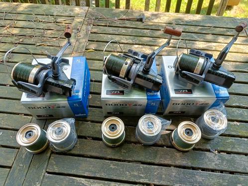 3x daiwa tournament t-s 6000t met 6 extra spoelen.