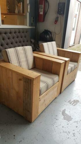 4 houten fauteuils met kussens