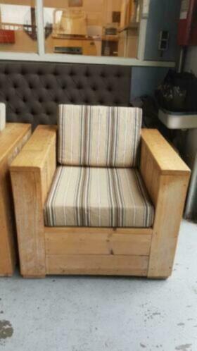 4 houten fauteuils met kussens