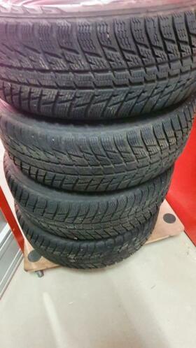 4 Jeep Cherokee KJ velgen met Nokian winterbanden