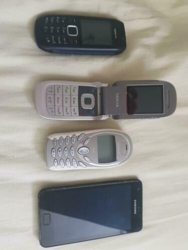 4 mobiele telefoons