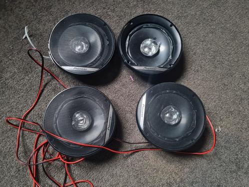 4 pioneer auto luidspiekers 4x280watt Bij 1 mist het frontje