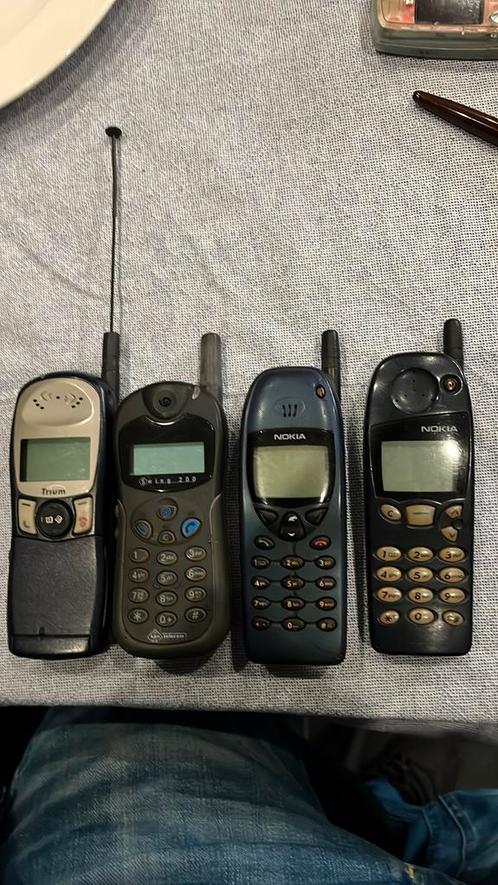 4 retro Nokia en trium swing telefoon