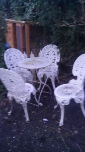 4 Romantische ijzeren stoelen