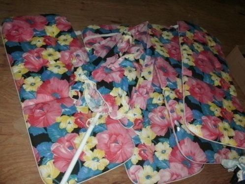 4 stoelkussens en bijpassende parasol bloemen zomer