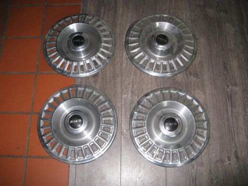 4 stuks vintage pontiac wieldoppen  hubcaps eind jaren 60