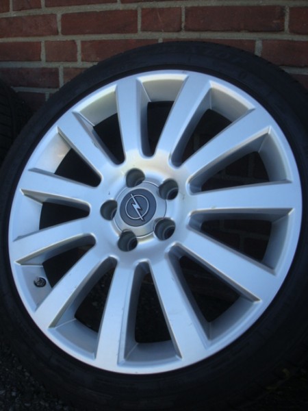 18''Originele Opel Velgen en Banden Steek 5x110sief banden. Complete setprijs € 550,- Montage ter plekke mogelijk.  Wij leveren heel mogelijk: €60,- / Belgie €80,-  Voor.meer info 0614131301  Art 631