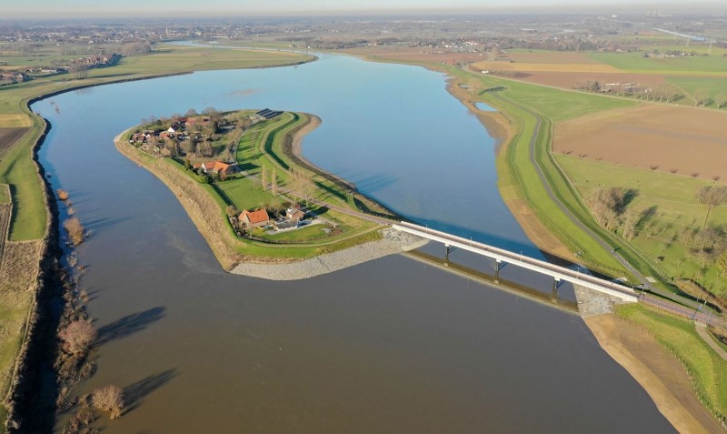 Groot woonhuis te koop Visserweert 50 Roosteren Maaseik