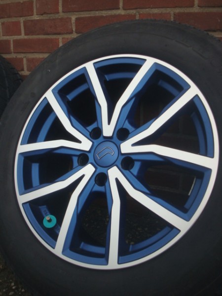 17 inch Dezent Blauw velgen en banden Dunlop Winter 5x112