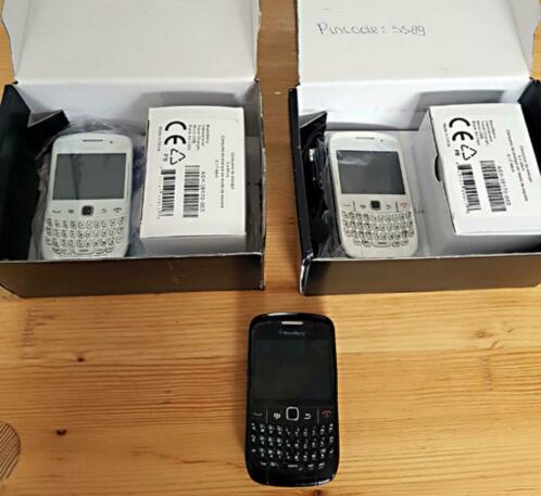 4x Blackberry039s 1xwit, 1x zwart, 2x parlemoer zonder krasjes