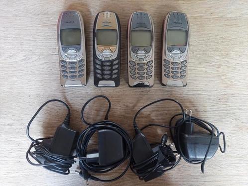 4x Nokia 3210 met opladers. Geen idee of ze werken...