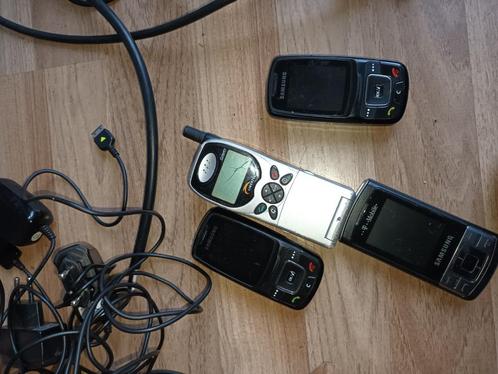 5 oude telefoons samen 15 euro