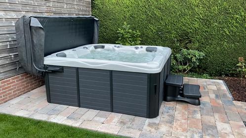 5 persoons jacuzzi. ZGAN