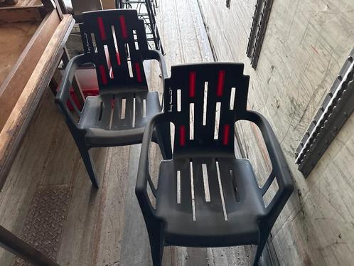 50 stapel stoelen  buiten