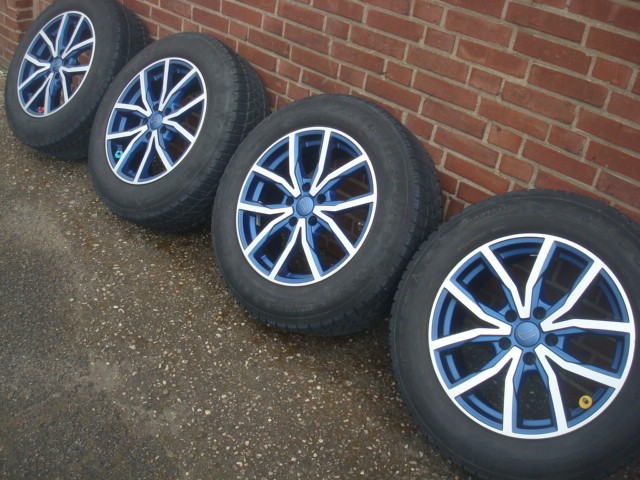 17 inch Dezent Blauw velgen en banden Dunlop Winter 5x112