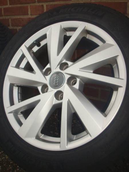 17 inch Original Audi Q2 T-ROC Ve;lgen en Banden Steek 5x112