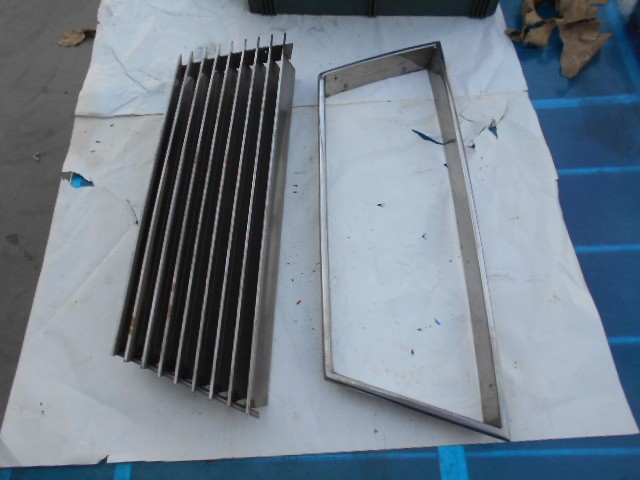 Front grill De Tomaso Deauville