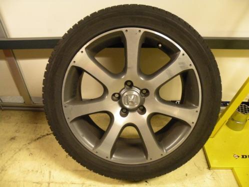 5x114.3 Honda CR-V CRV 19 inch velgen Michelin banden.