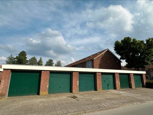 6 Garages te koop in Breda ..... Blok van 6 aaneengesloten.
