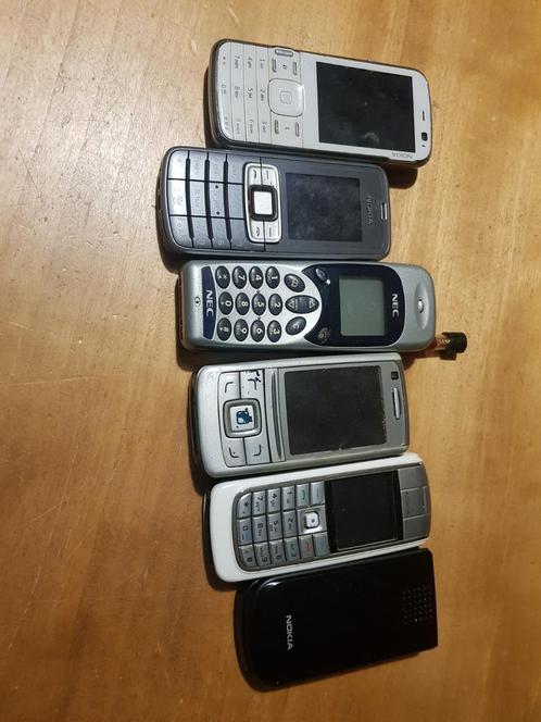 6 oude telefoons