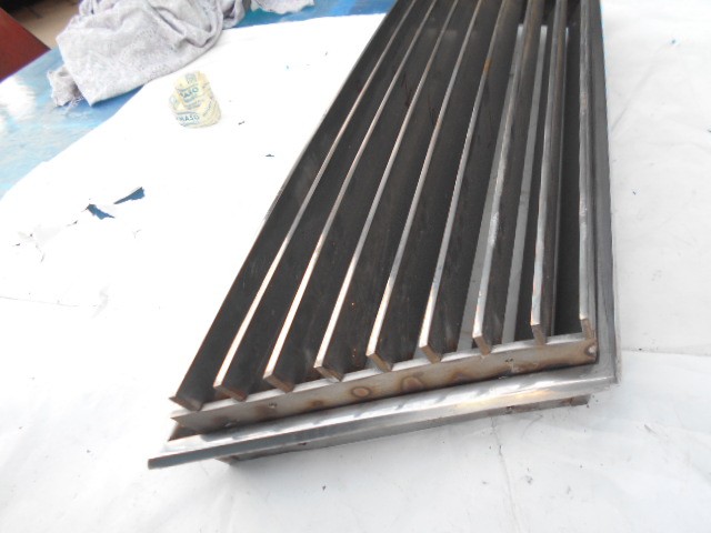 Front grill De Tomaso Deauville