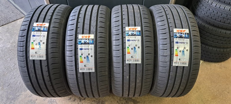 Tesla zomerbanden 235-40-19 96 Y CST saleks E-X1 foam