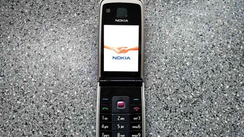 6600 Fold Nokia simlock vrij. Super dunne uitvoering.