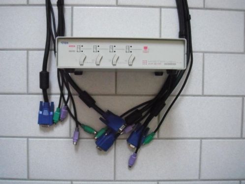 690 ATEN MasterView CS-114A KVM switch 4poort  2 kabels