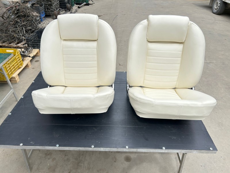 Front seats for Maserati Indy