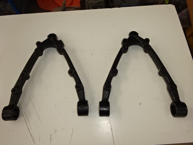 Front lower suspension arms Maserati Indy