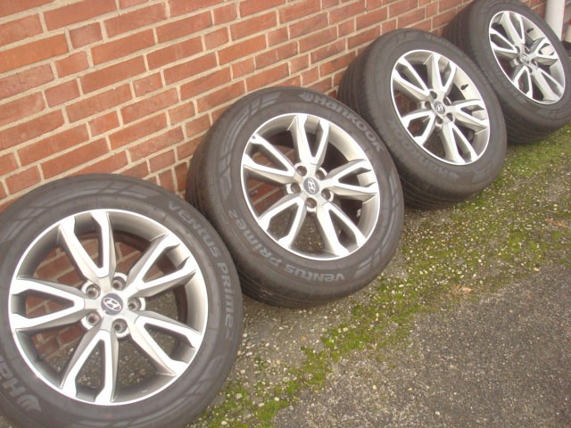 18’’Originele Hyundai V-Spoke Velgen en Banden 5x114.3