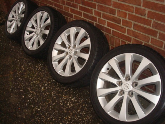 17"Inch Originele Cosmo velgen en banden steek 5x110