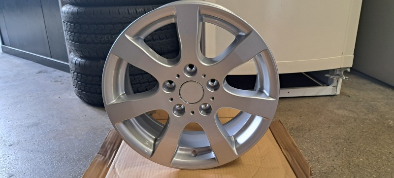 Nieuwe aanhanger banden en velgen vanaf 65,- euro.