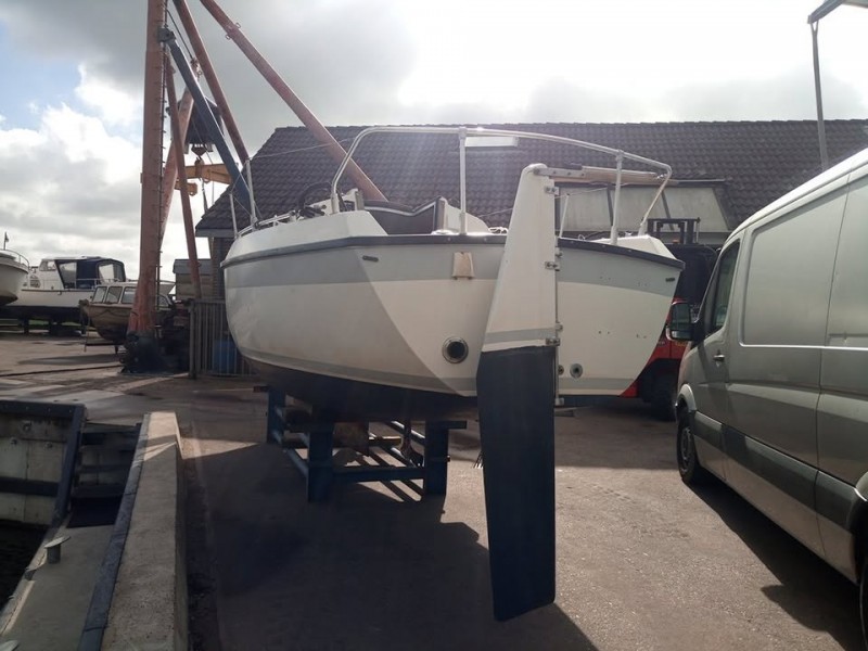 Etap 23i “Branie” – Onzinkbare zeilboot, compleet uitgerust, met inboard diesel en traileroptie – €7.000, Britsum